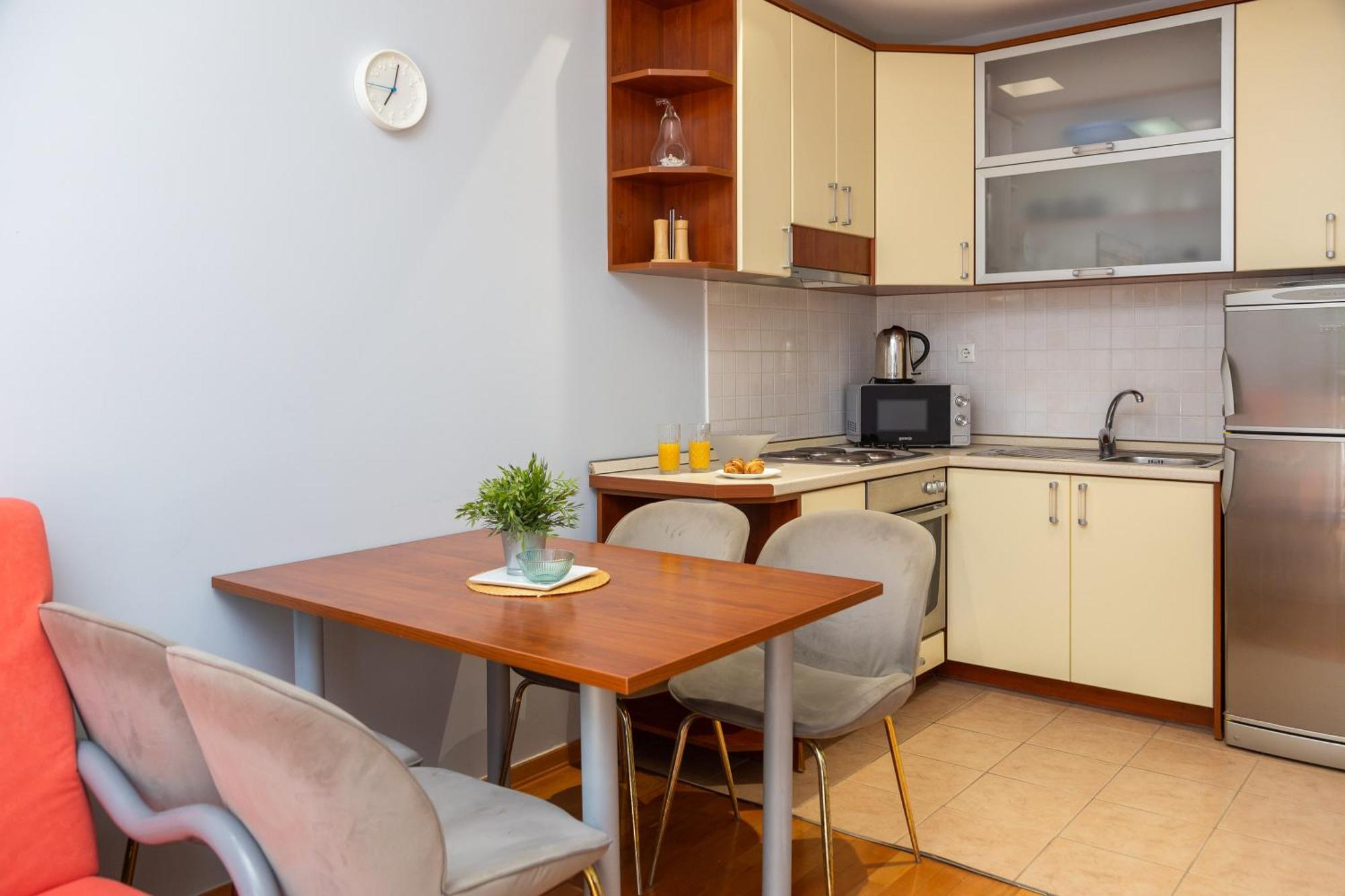 מאקרסקה Brkic Apartments With Private Parking מראה חיצוני תמונה