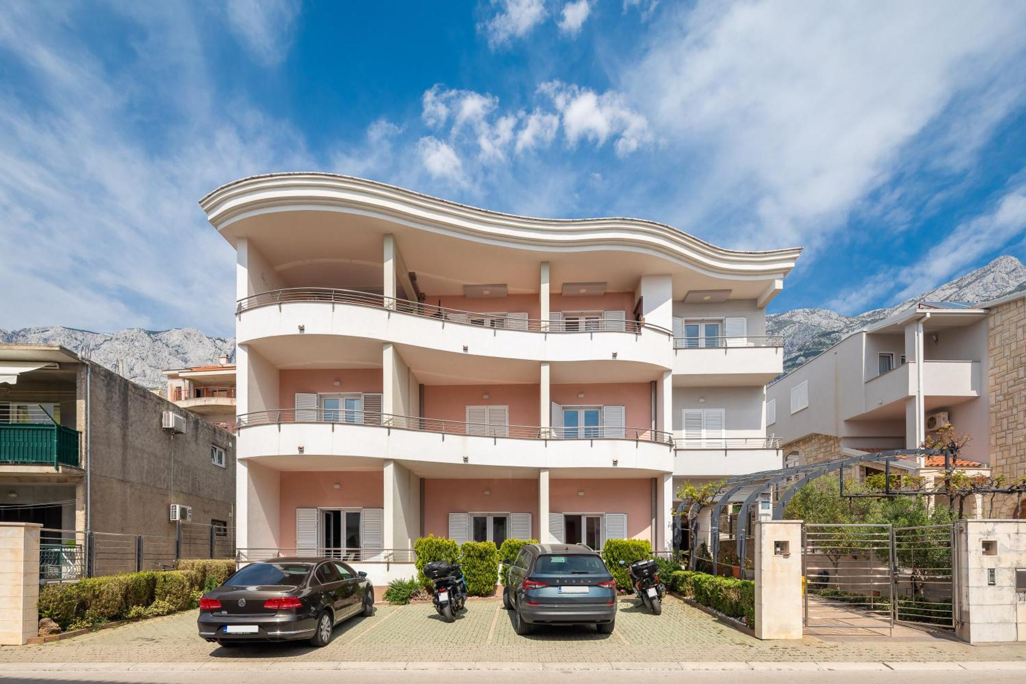 מאקרסקה Brkic Apartments With Private Parking מראה חיצוני תמונה