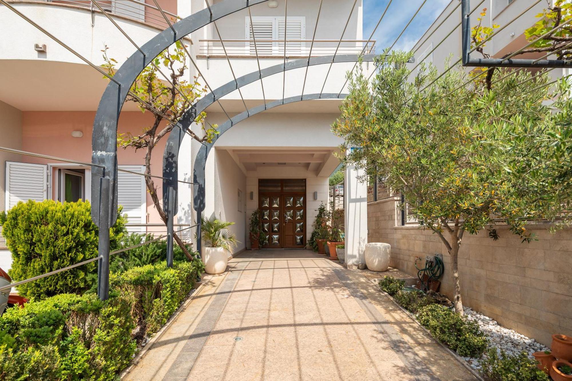 מאקרסקה Brkic Apartments With Private Parking מראה חיצוני תמונה